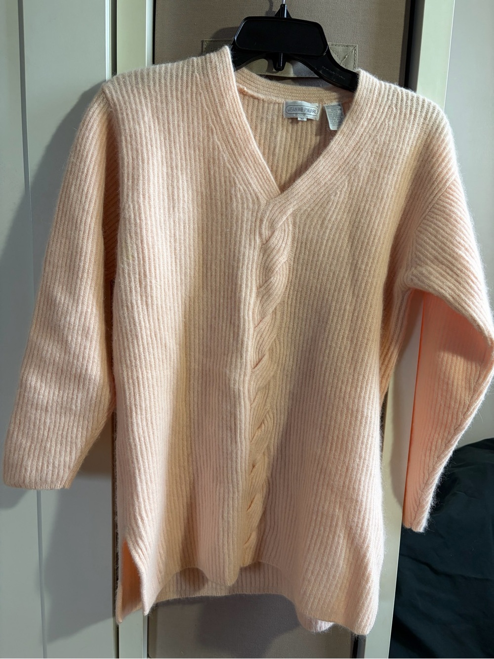 vintage JEANNE PIERRE Wool Peach V-Neck Cable-Front Women's Sweater